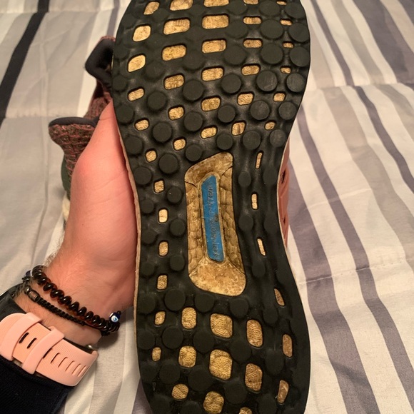 Mens 8.5 / Women’s 10 adidas UltraBoost 4.0 Pink Olive 2018 running shoes - Picture 9 of 10